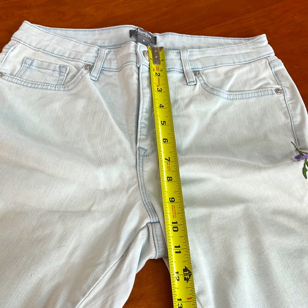 Martha Stewart Jeans Wisteria Embroidered Bleached 5-Pocket Mid-Rise w/Stretch. - Picture 11 of 13